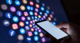 social media increases stress
